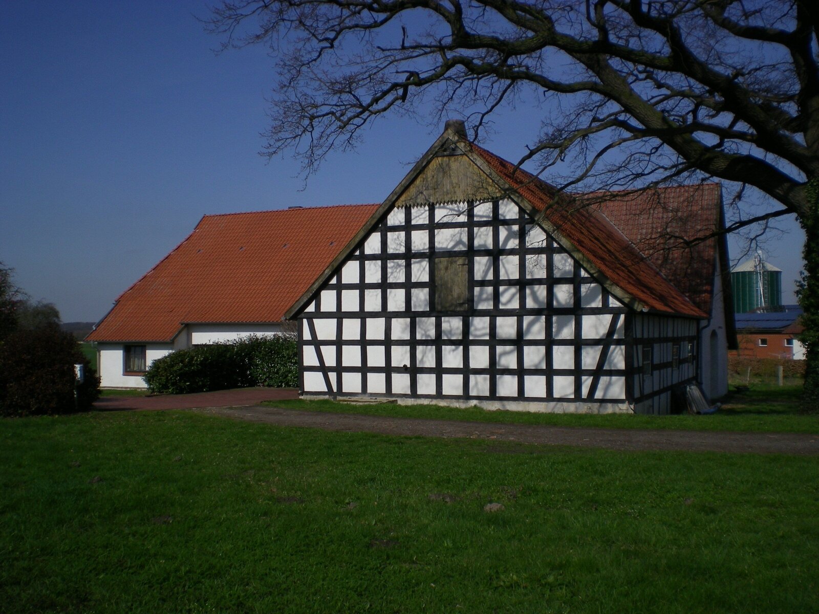 ****Ländliches 3-Parteien-Haus mit Reitplatz und Fernblick in Stemwede-Niedermehnen ****Ländliches 3-Parteien-Haus mit Reitplatz und Fernblick in Stemwede-Niedermehnen